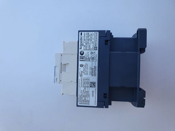 Реле электромагнитное трехполюсное SCHNEIDER TESYS 